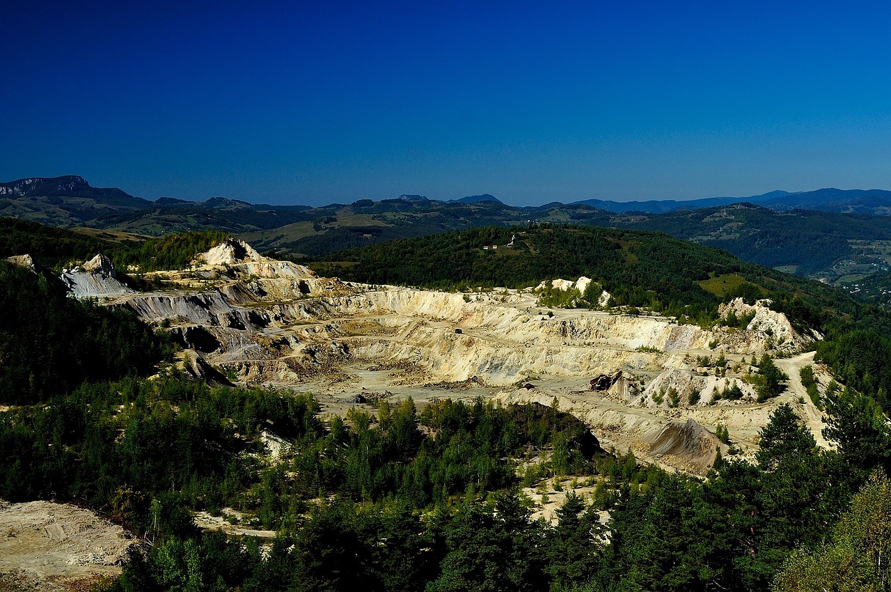 gold mine, mine, mining-391420.jpg